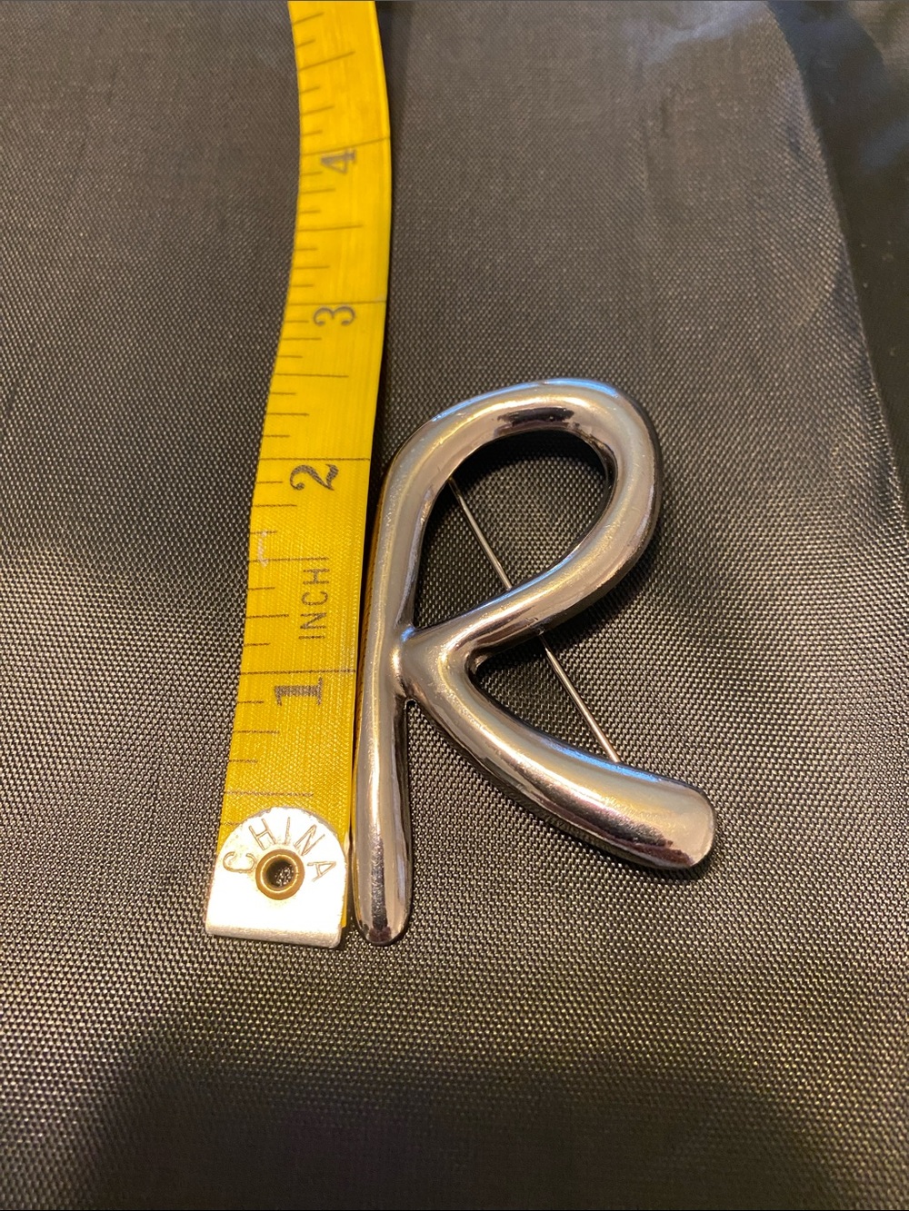 Letter R Pin - Picture 5 of 6